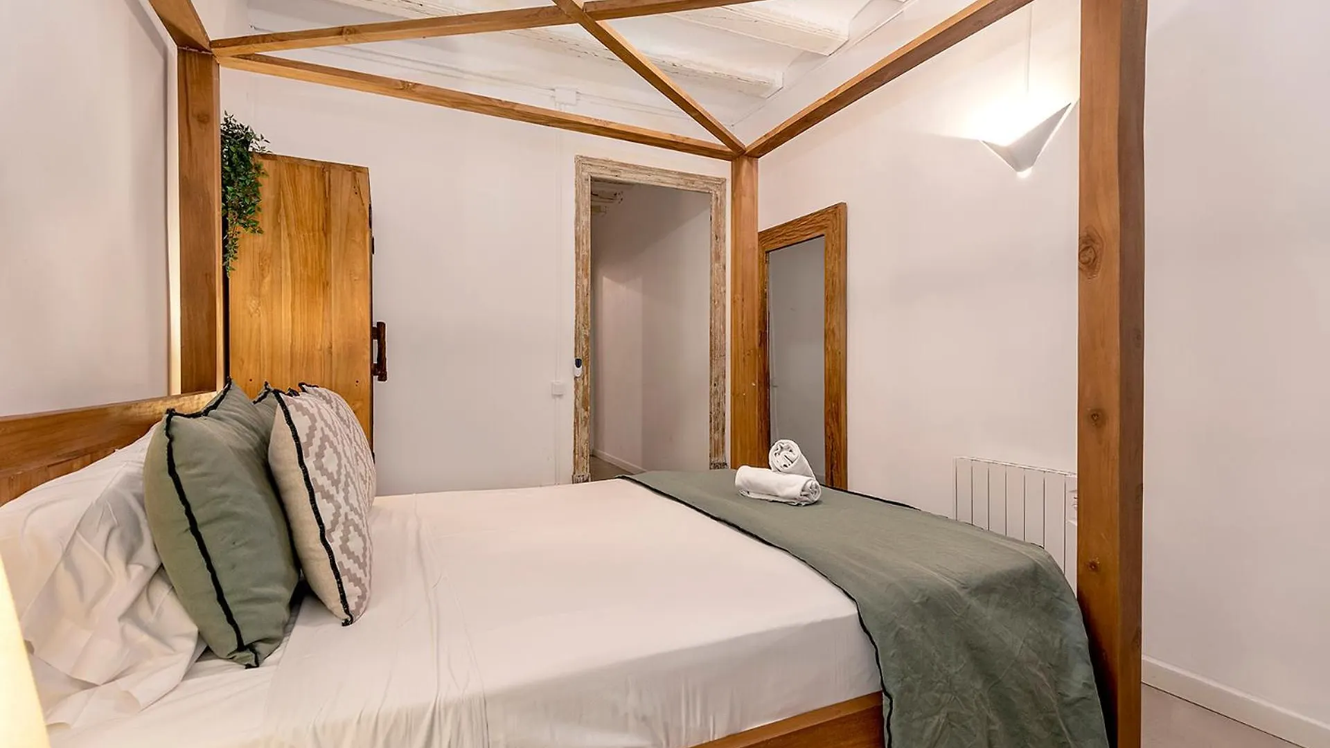 ברצלונה La Guarida Suites 0*,